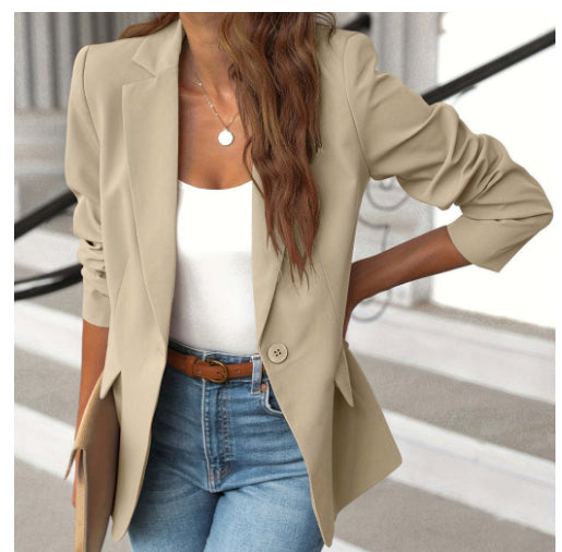 Classic button blazer with a lapel collar and pockets