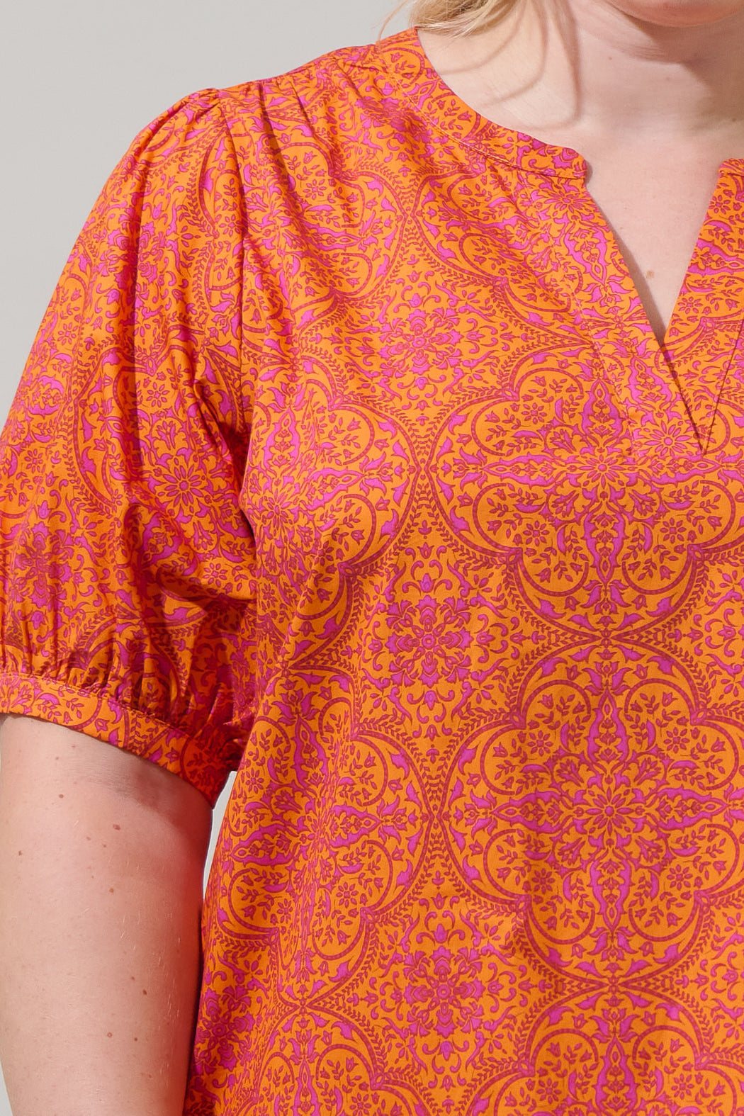 DeBary Floral Neli Split Neck Top Curve