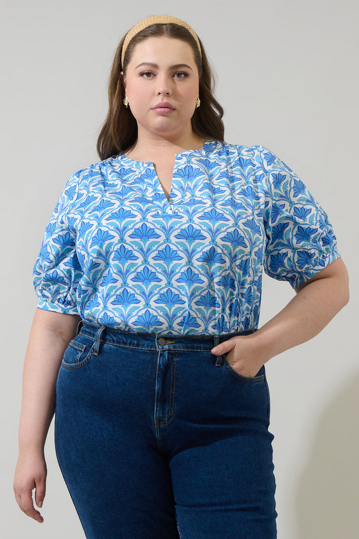 Elyse Geo Neli Split Neck Top Curve