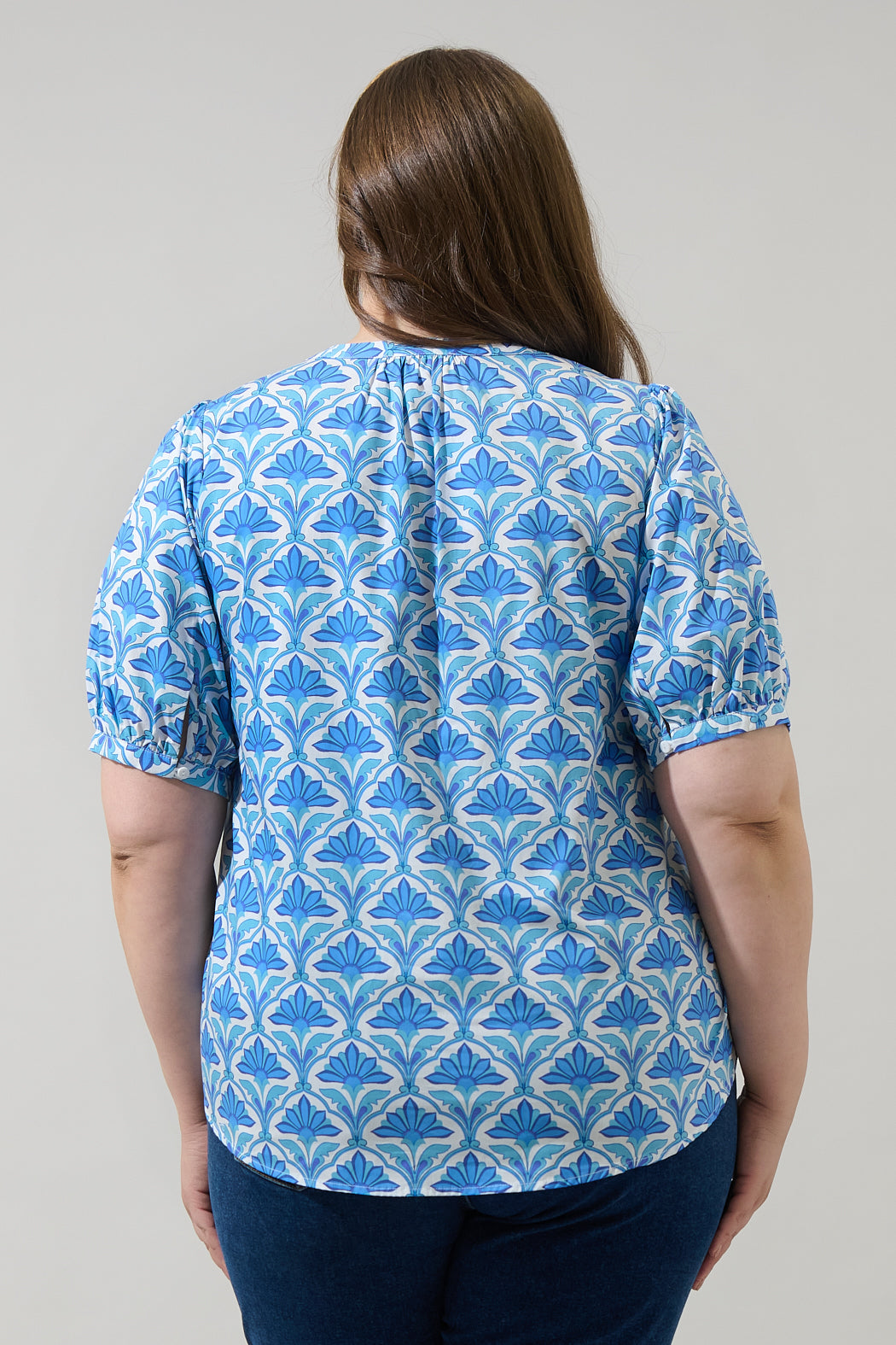 Elyse Geo Neli Split Neck Top Curve