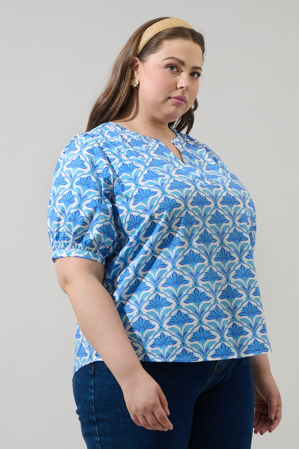 Elyse Geo Neli Split Neck Top Curve