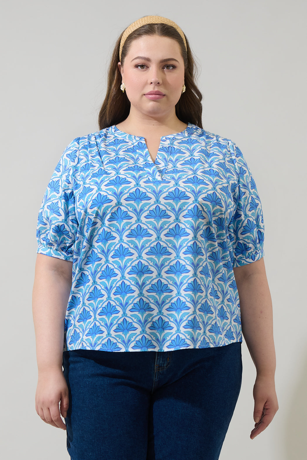 Elyse Geo Neli Split Neck Top Curve