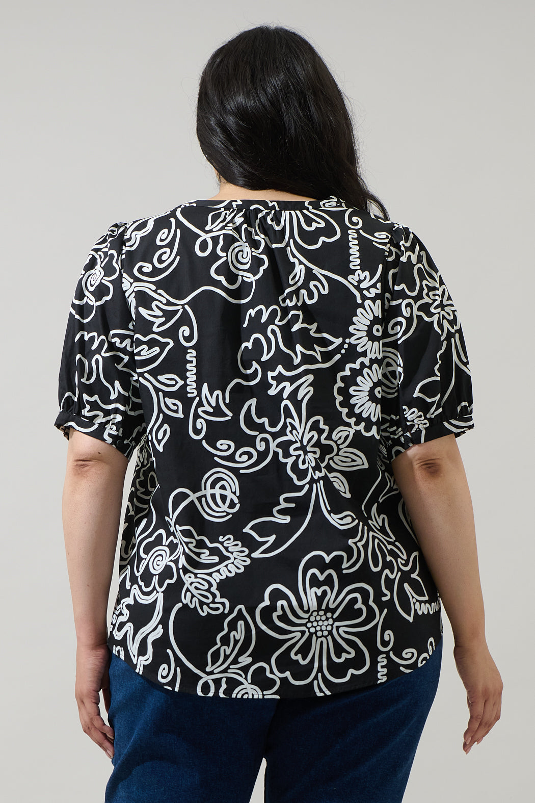 Haylie Floral Neli Split Neck Top Curve
