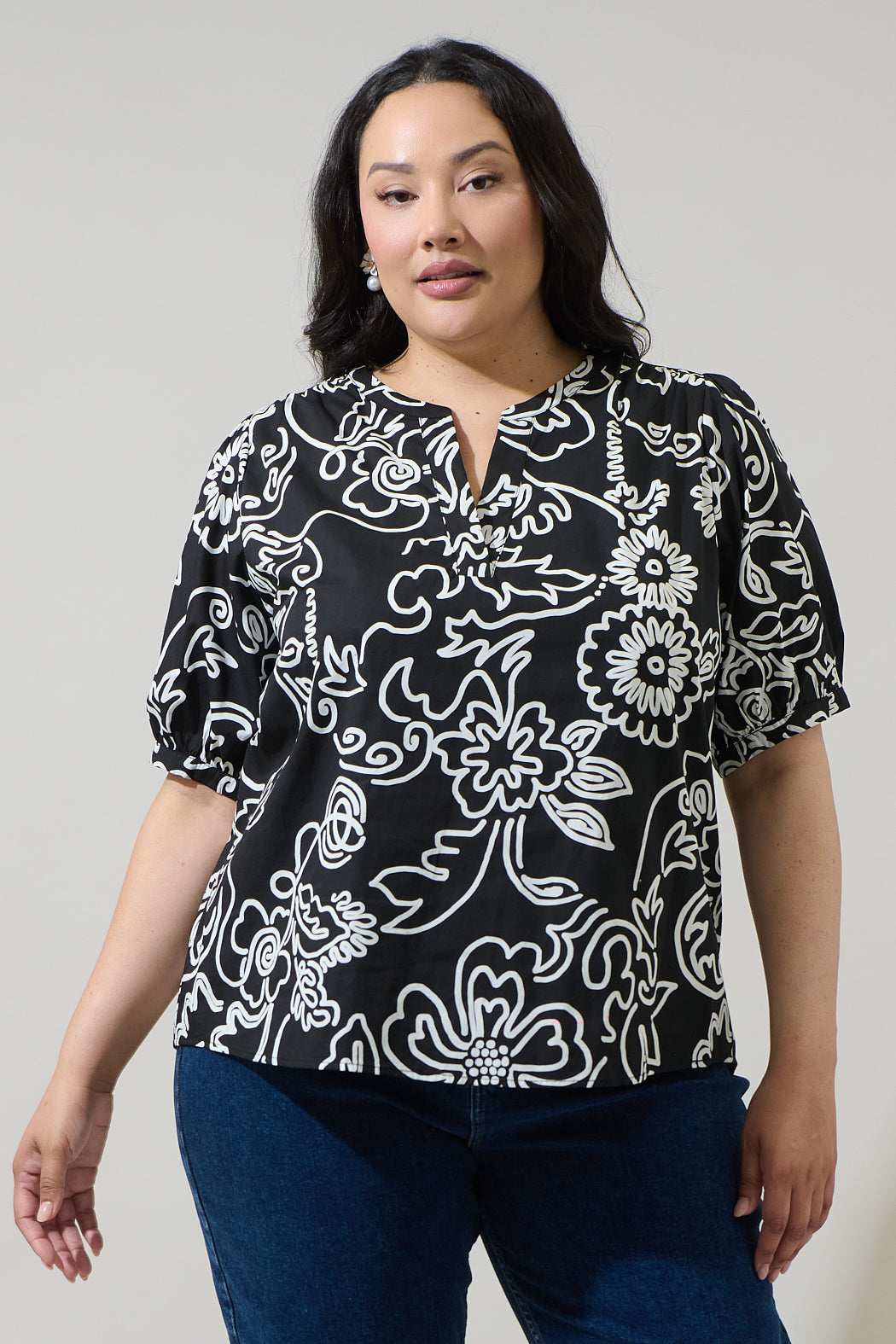 Haylie Floral Neli Split Neck Top Curve