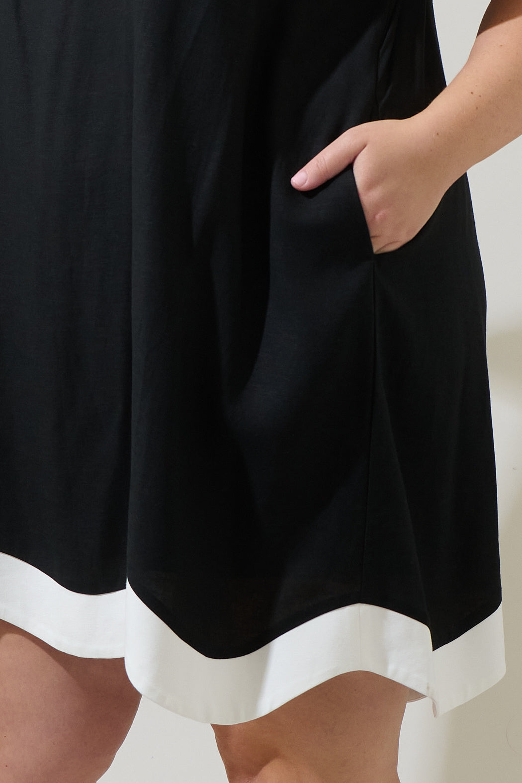 Gizelle Scallop Shift Mini Dress Curve