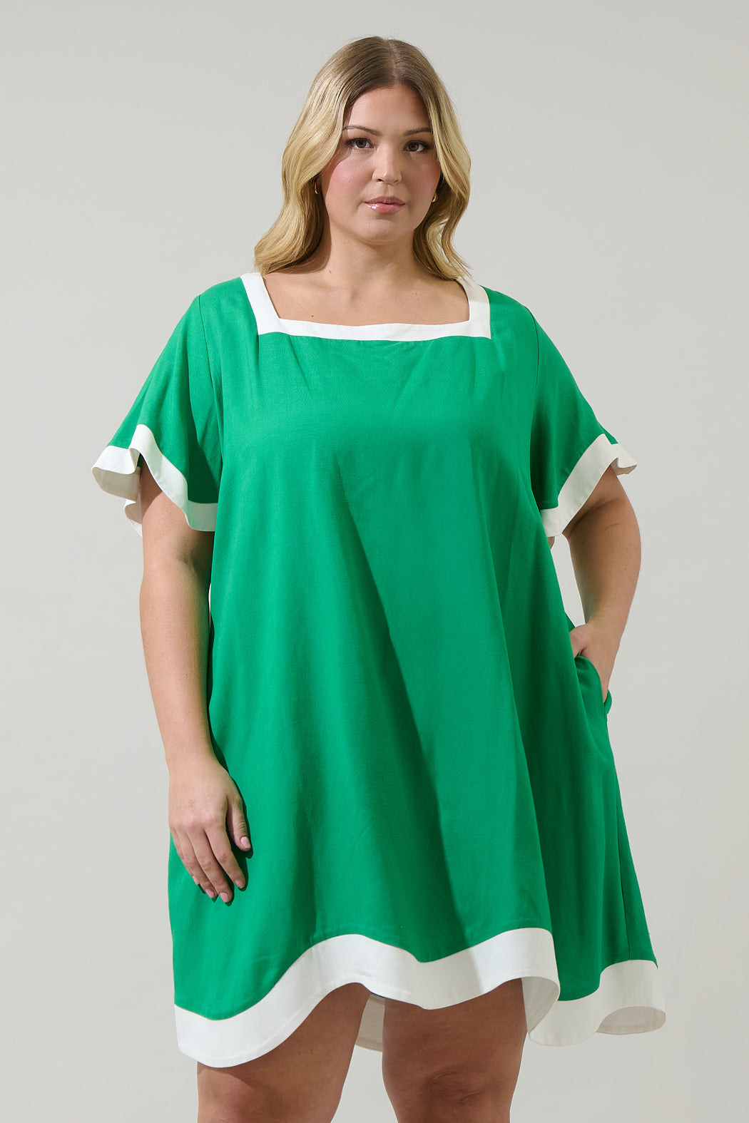 Gizelle Scallop Shift Mini Dress Curve