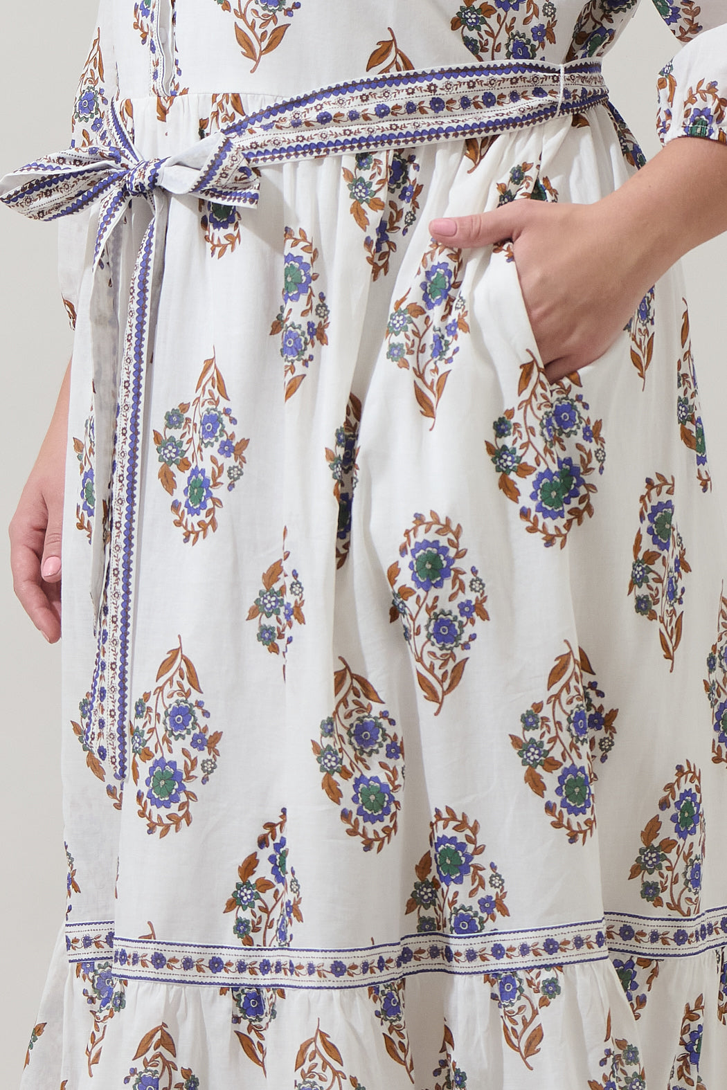 Rennie Floral Darny Long Sleeve Midi Dress Curve