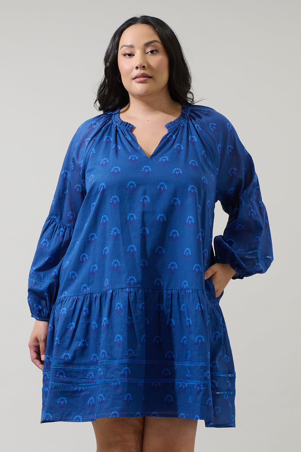 Briza Medallion Ivonna Shift Mini Dress Curve