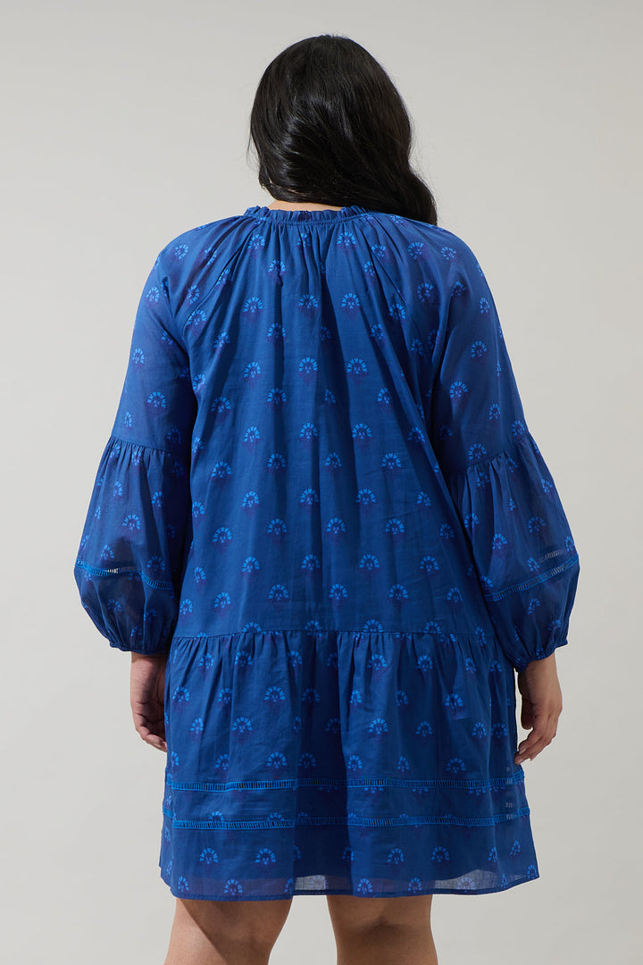 Briza Medallion Ivonna Shift Mini Dress Curve