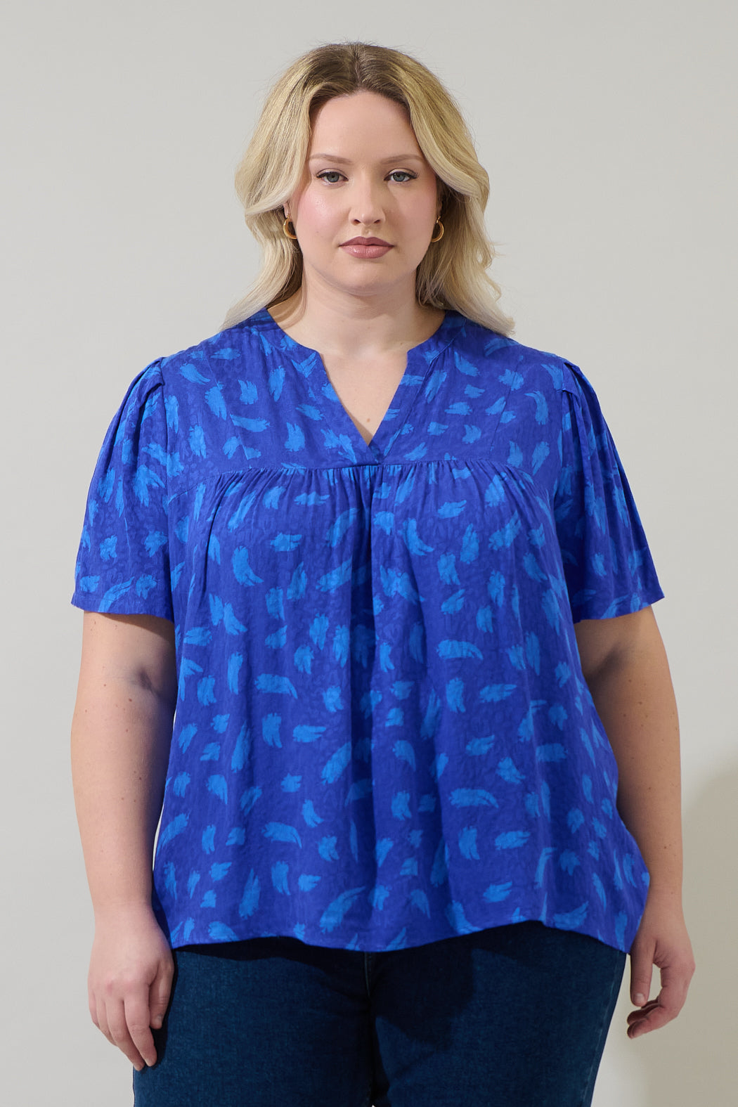 Darya Strokes Ferma Split Neck Top Curve