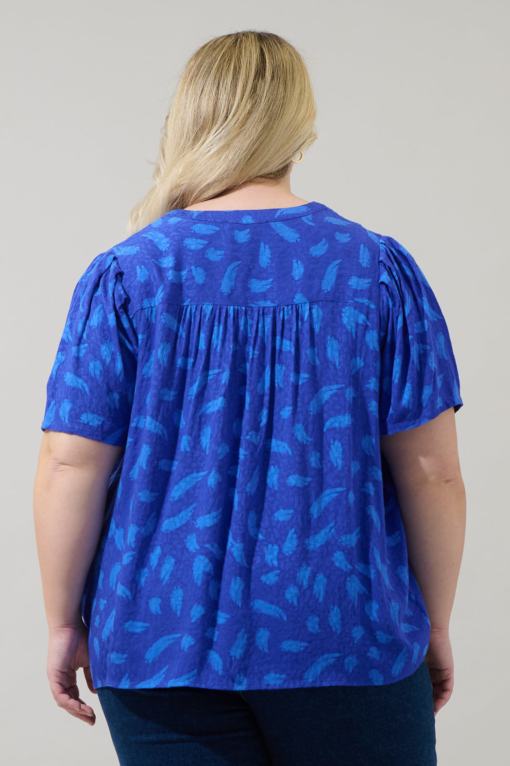 Darya Strokes Ferma Split Neck Top Curve