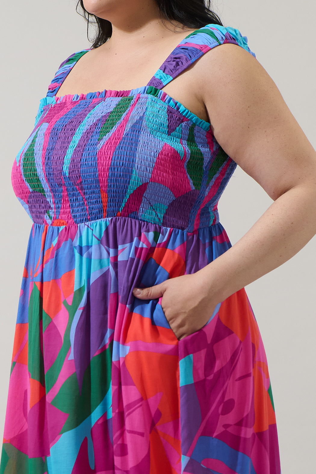 Vemmy Abstract Tayla Smocked Maxi Dress Curve