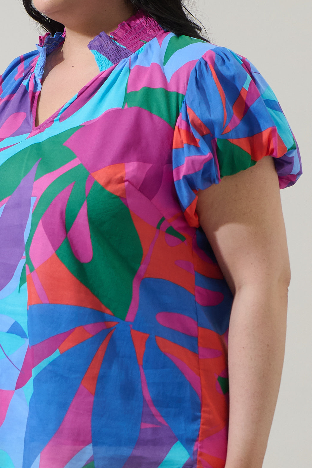 Vemmy Abstract Poly Smocked Top Curve