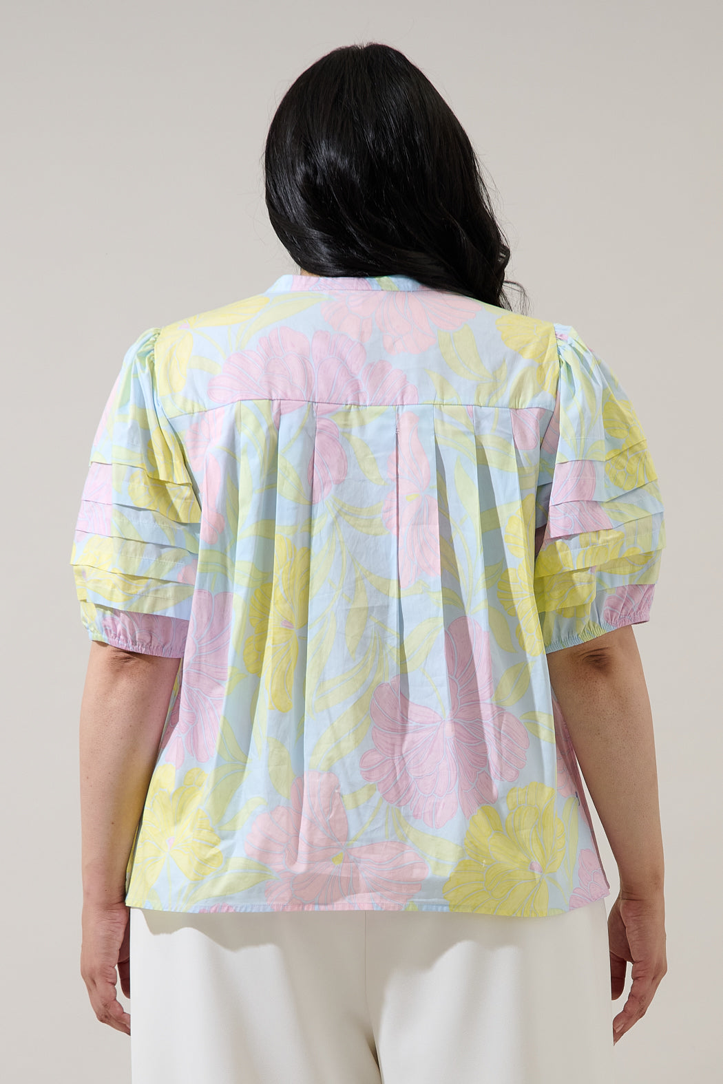Brisa Floral Court Button Down Top Curve