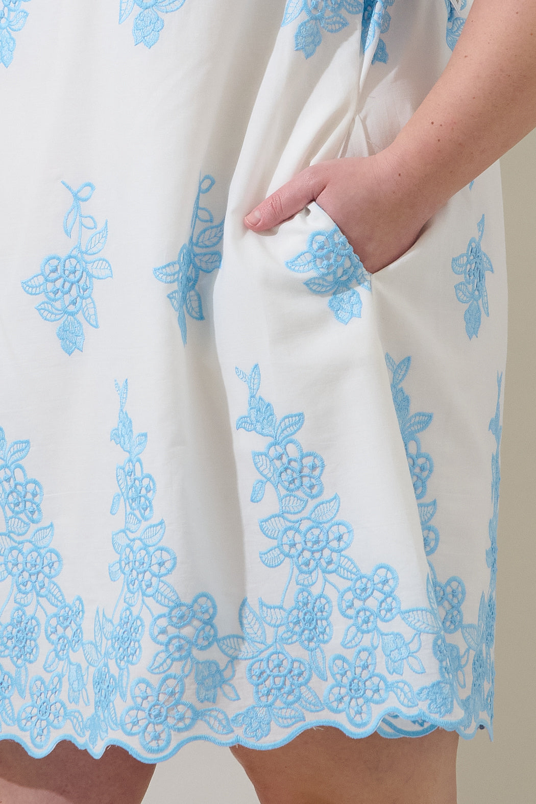 Tannia Embroidered Shift Mini Dress Curve