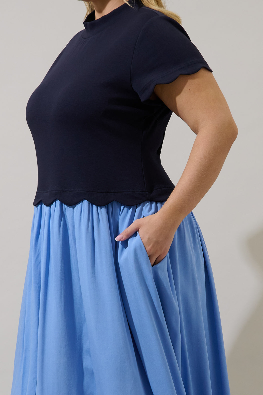 Marby Scallop Contrast Midi Dress Curve