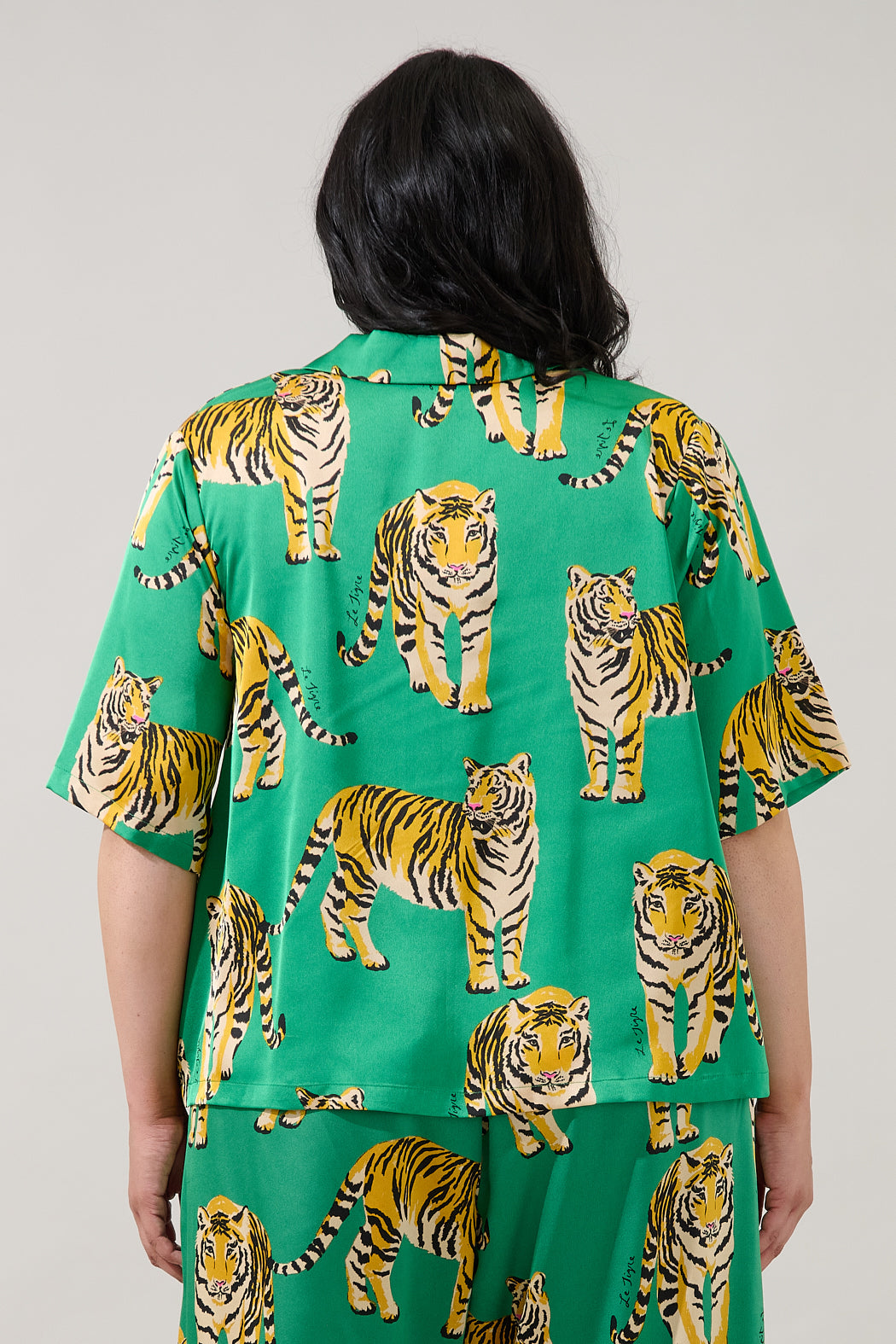 Violda Button Down Top Tiger Curve