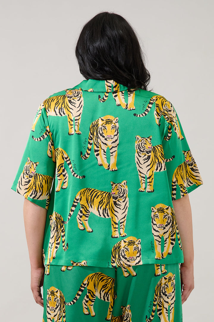 Violda Button Down Top Tiger Curve