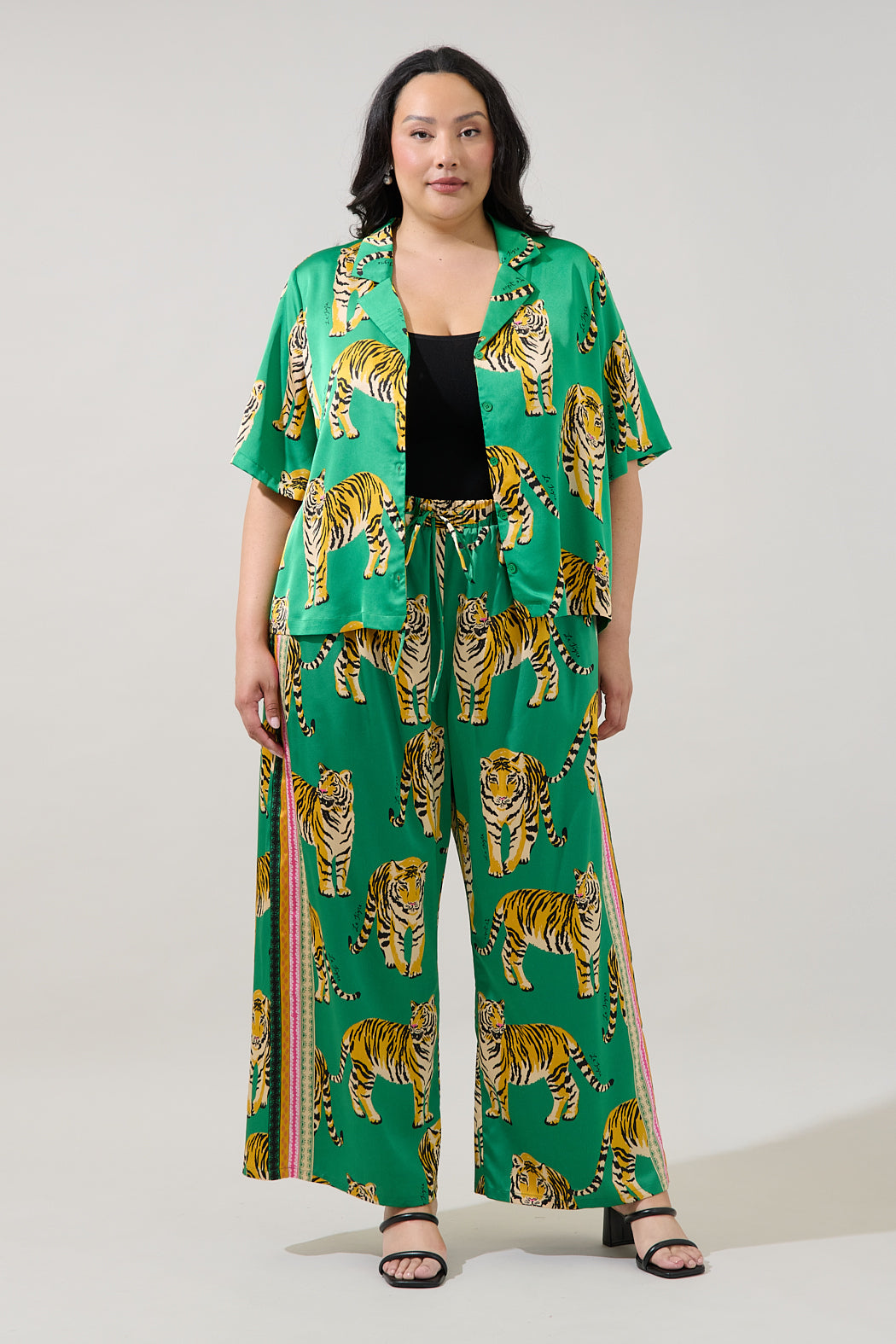 Violda Button Down Top Tiger Curve