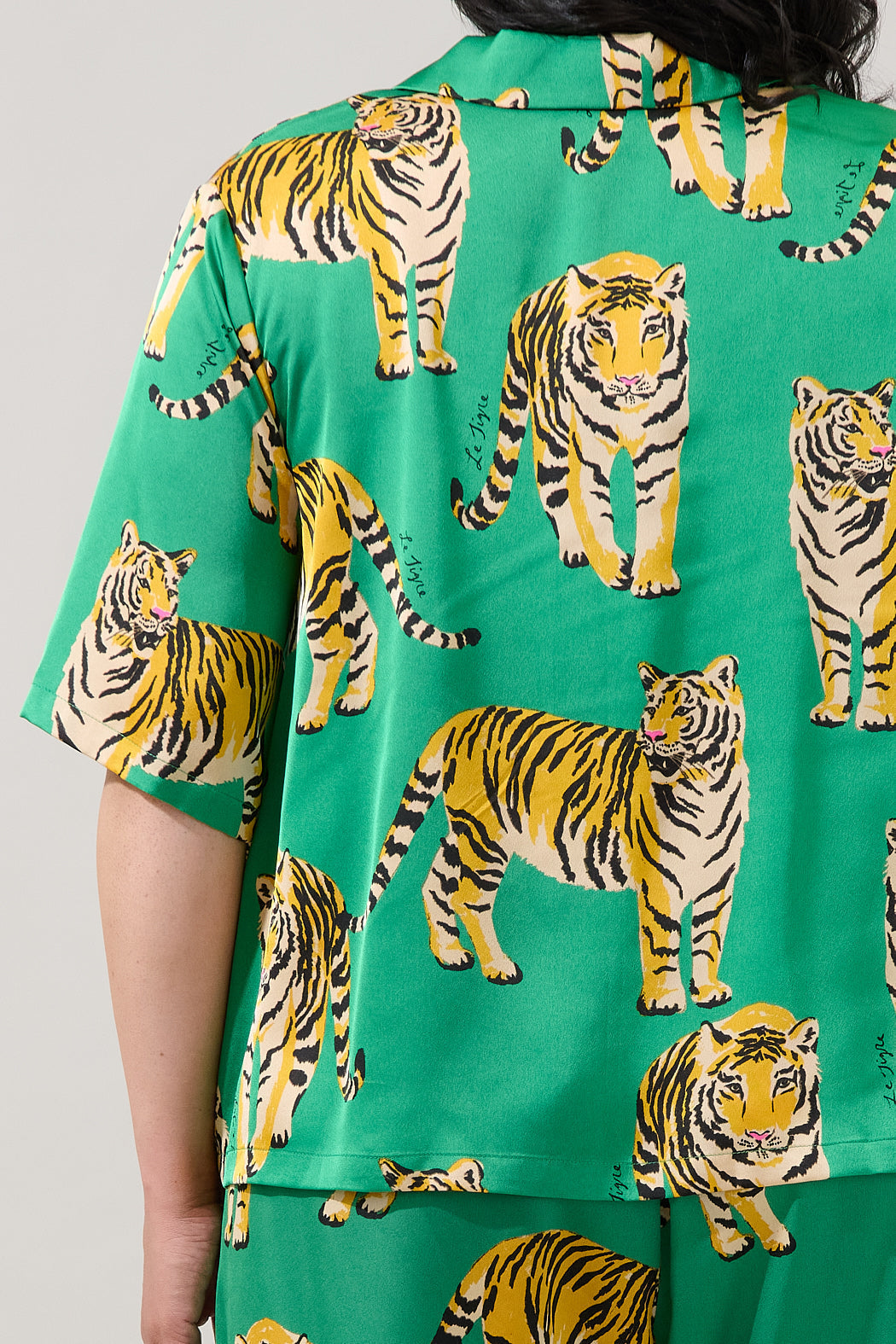 Violda Button Down Top Tiger Curve