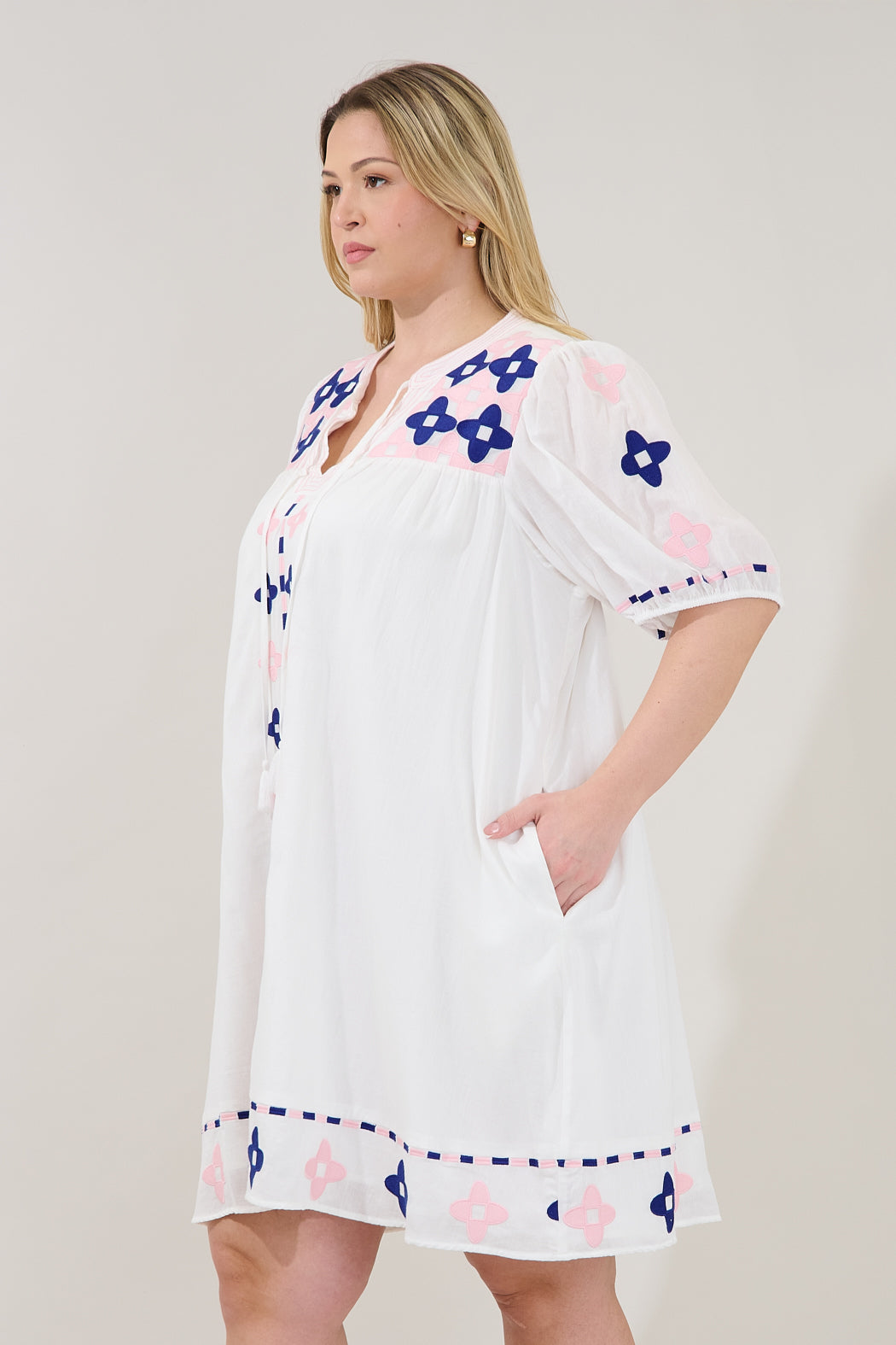 Dervina Embroidered Shift Mini Dress Curve