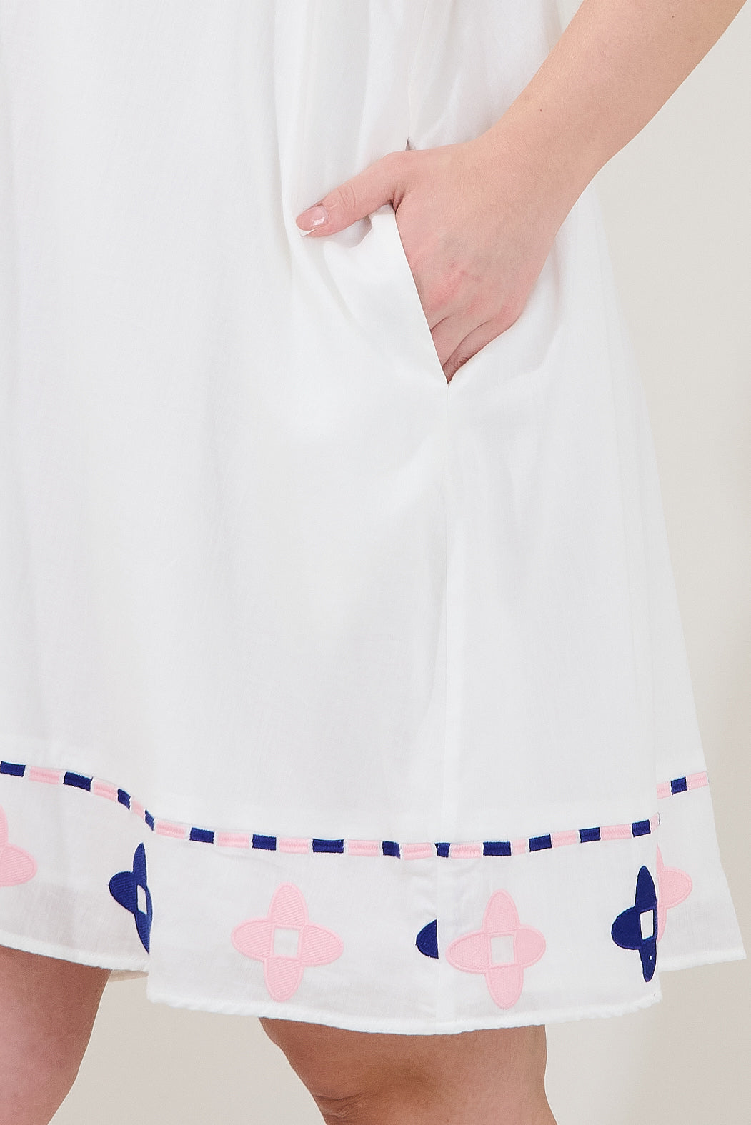 Dervina Embroidered Shift Mini Dress Curve