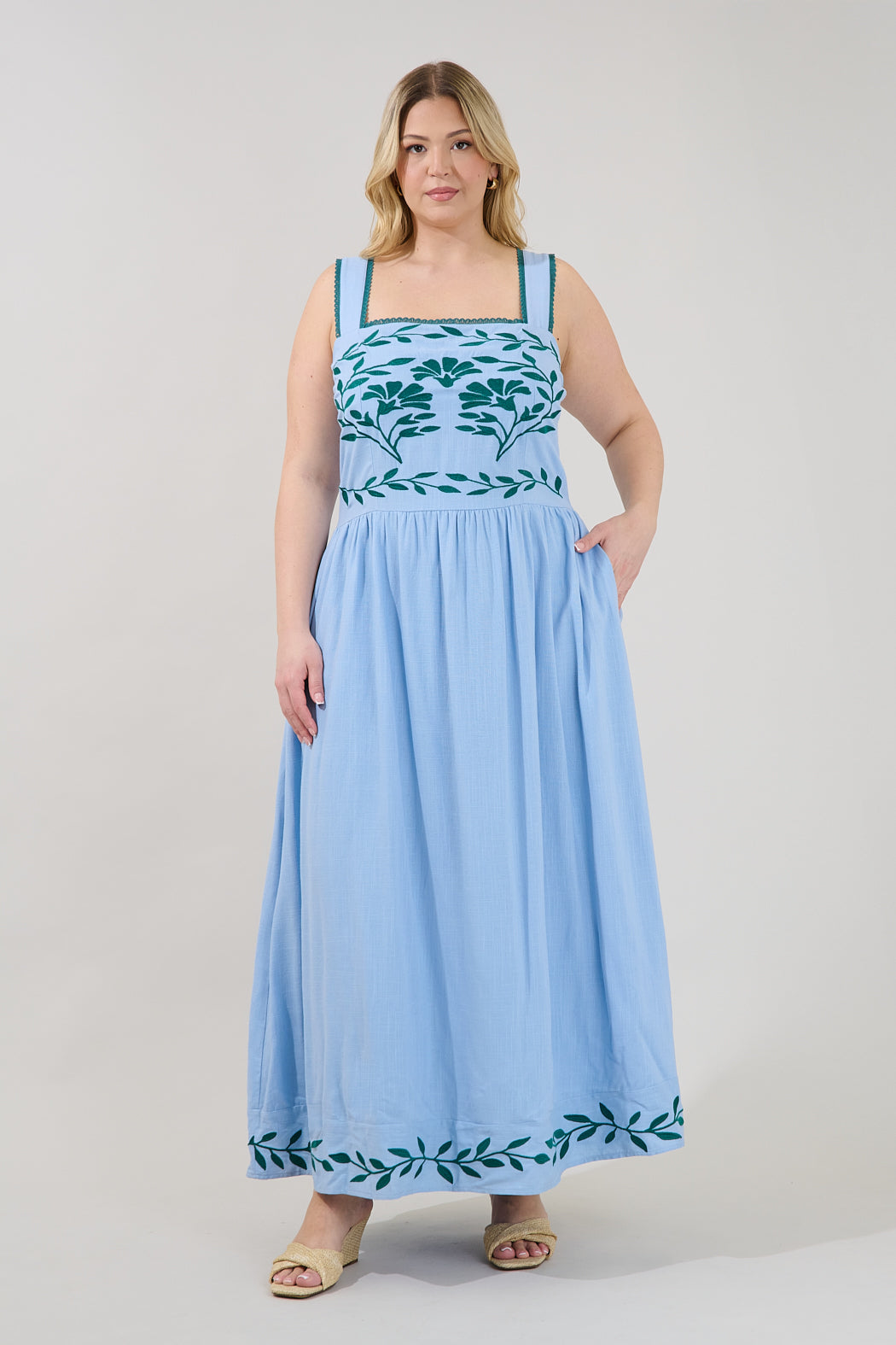 Jaylan Embroidered Sleeveless Maxi Dress Curve