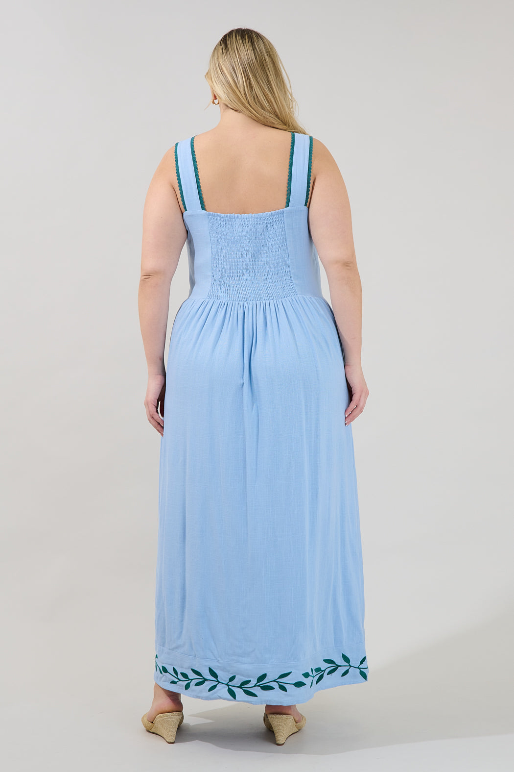 Jaylan Embroidered Sleeveless Maxi Dress Curve