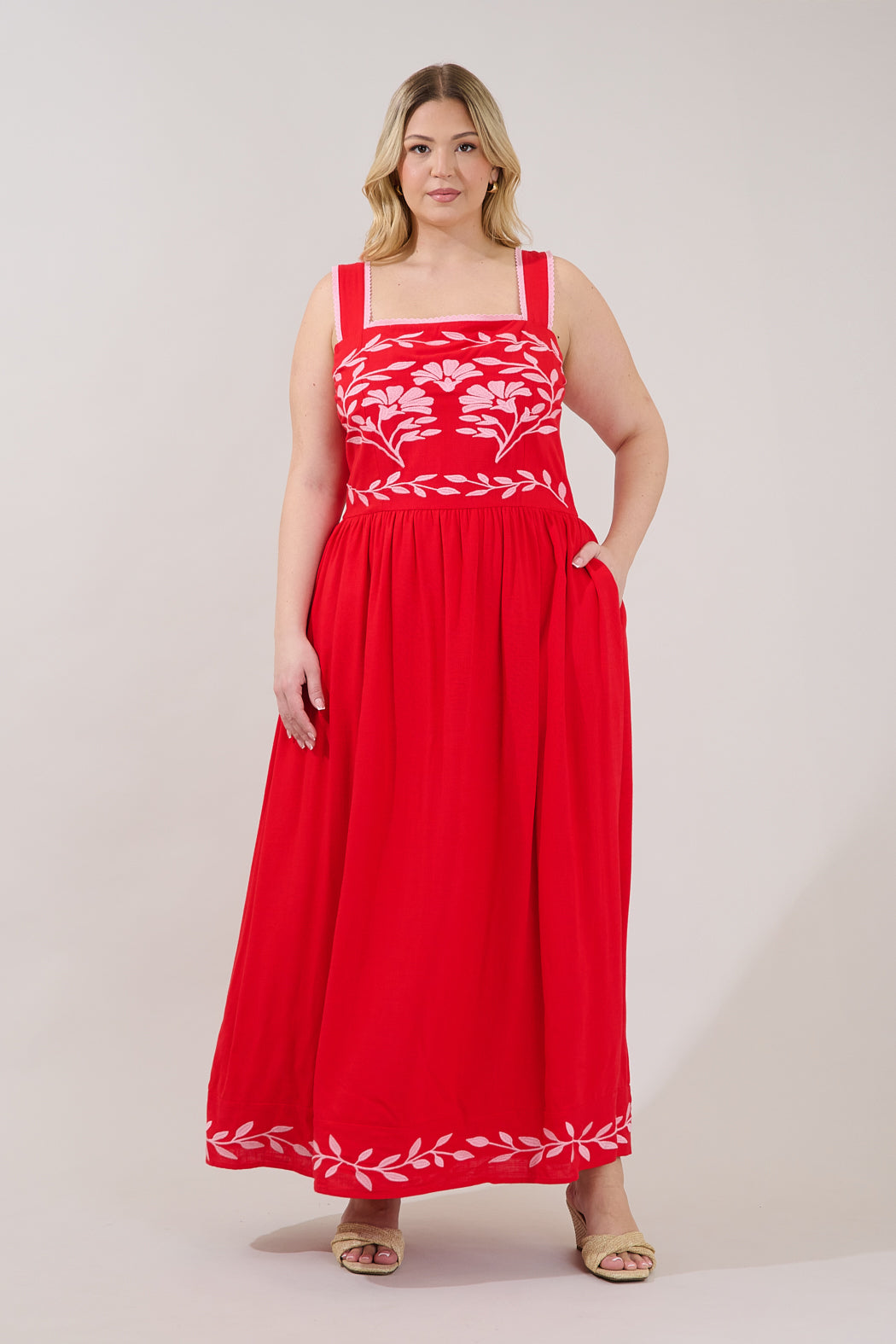 Jaylan Embroidered Sleeveless Maxi Dress Curve
