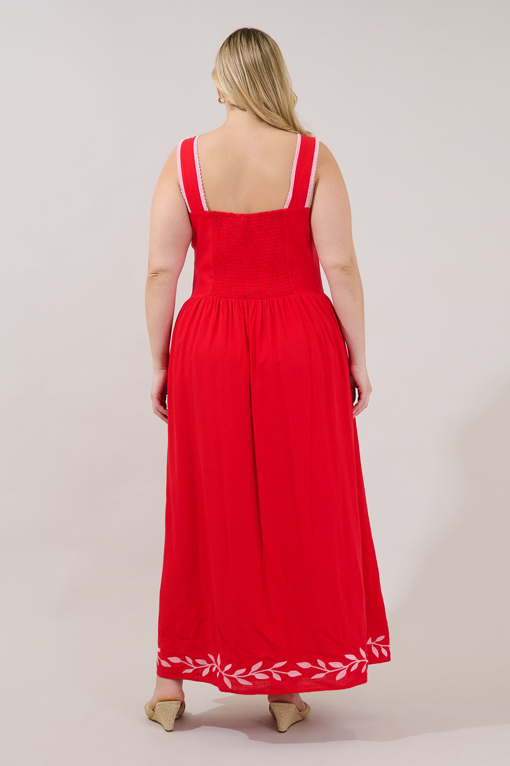 Jaylan Embroidered Sleeveless Maxi Dress Curve