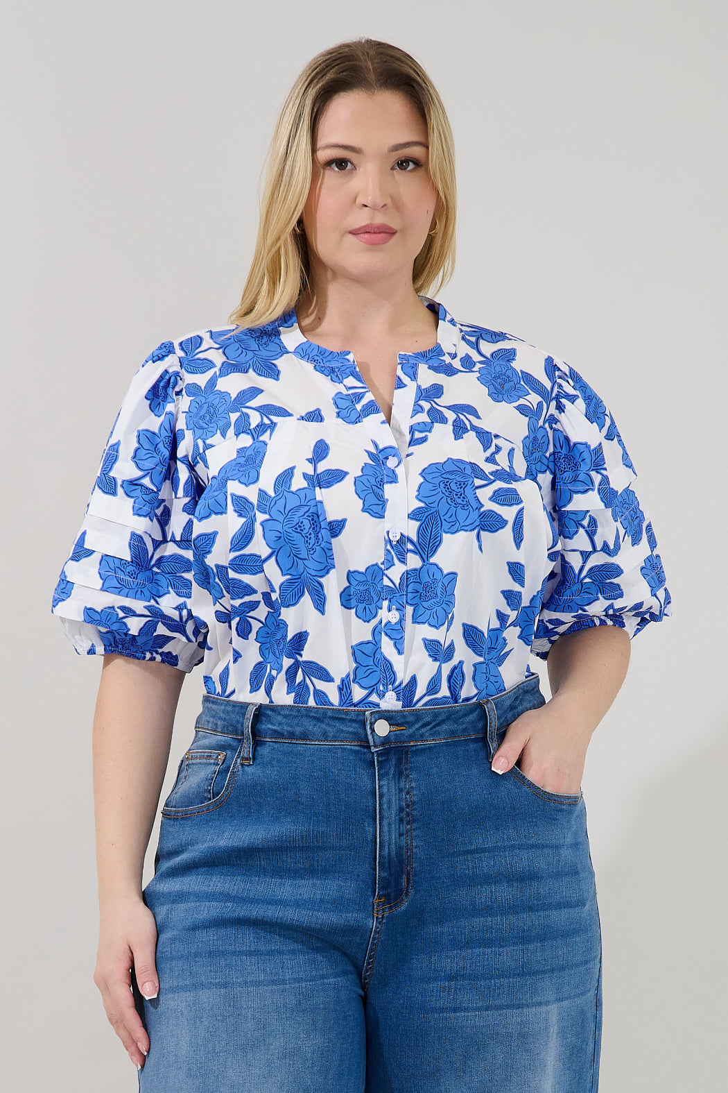 Court Button Down Top Glantis Floral Curve