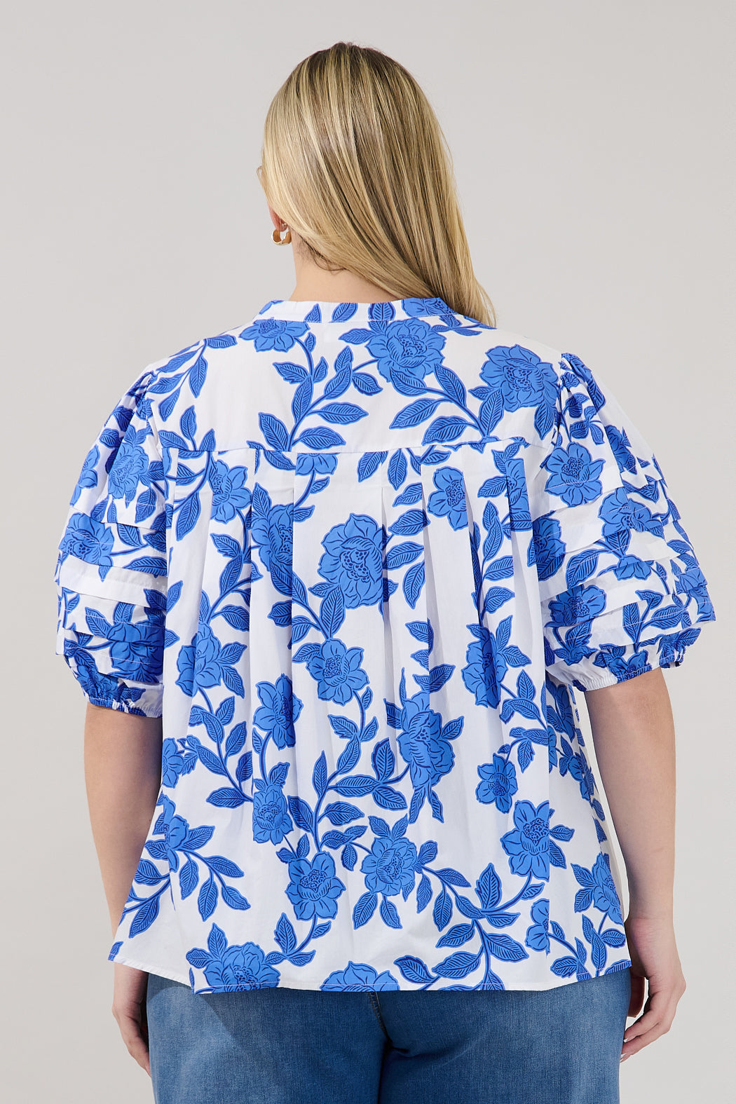 Court Button Down Top Glantis Floral Curve