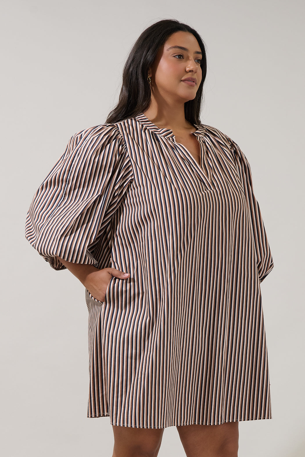 Victoria Shift Split Neck Mini Dress Tiramisu Curve