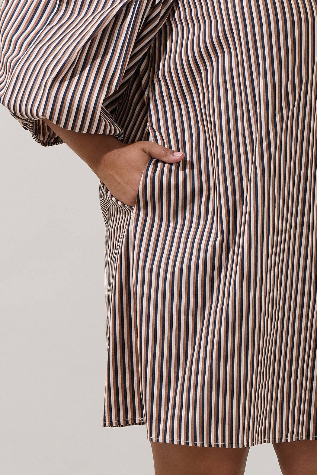 Victoria Shift Split Neck Mini Dress Tiramisu Curve