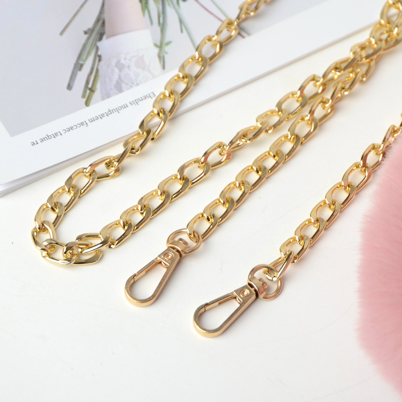 Fluffy heart-shaped bag with gold chain