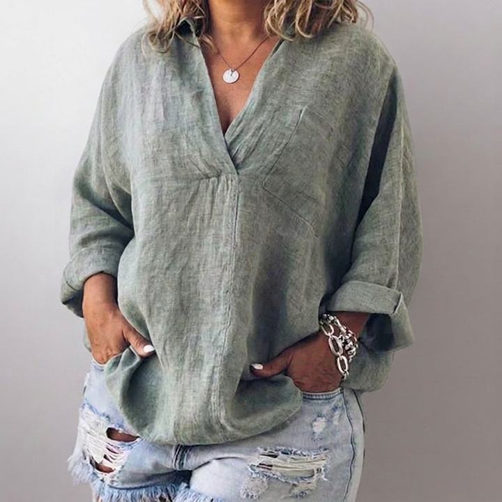 LorieComfortable long-sleeved shirt with V-neck
